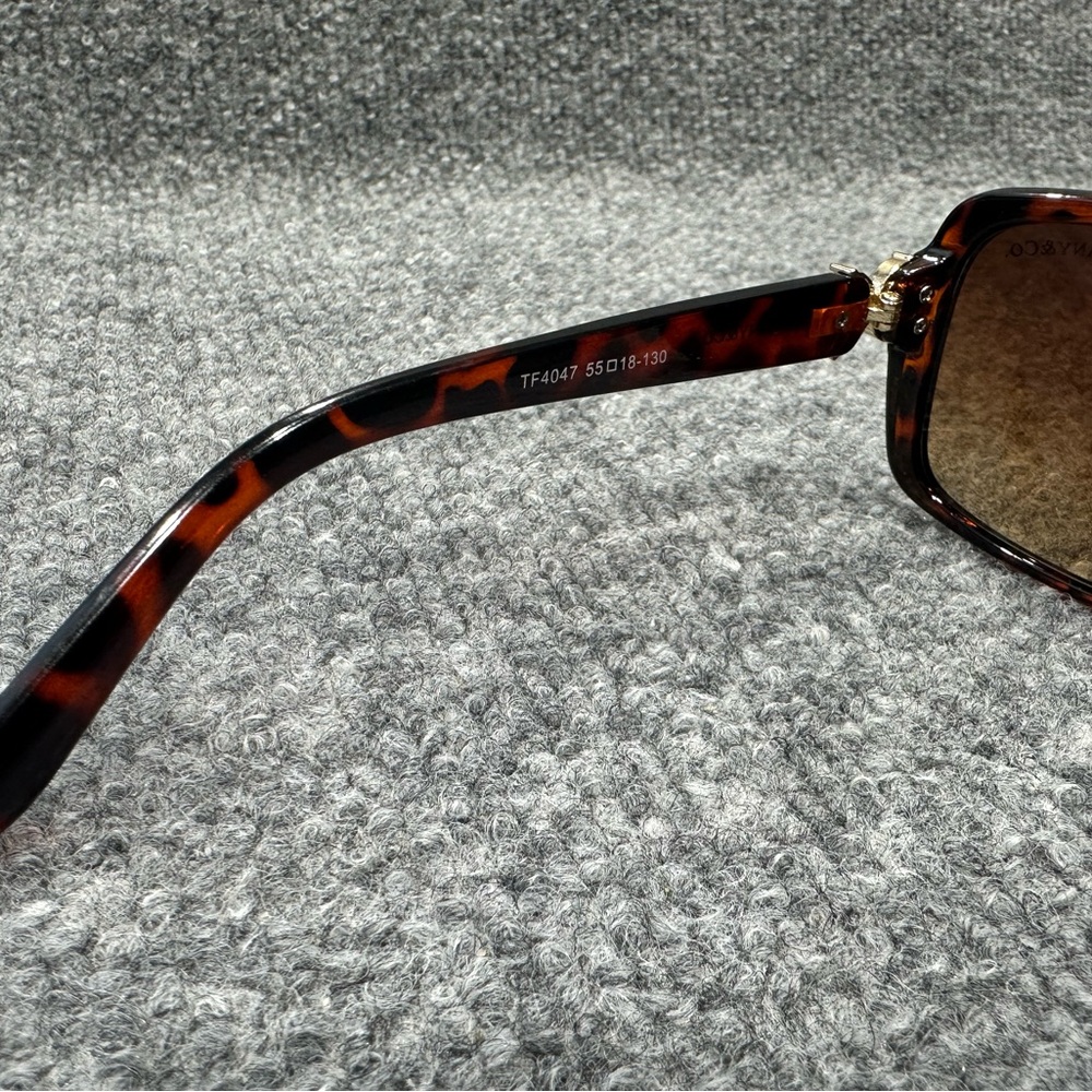 Tiffany & Co. Tortoiseshell Sunglasses with Tiffany Blue Case RB0138 - Picture 5 of 7